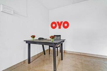 ホテル Oyo 90112 Fly Home