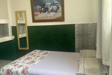 پانسیون Safari Tours