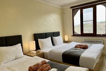 پانسیون The Hill Guest House
