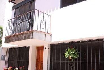 تختخواب و صبحانه Casa Luna Coyoacan