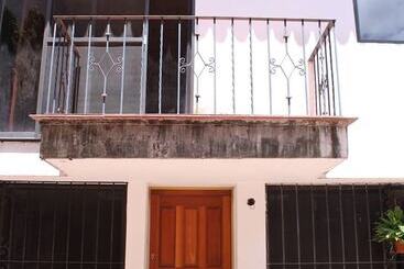 تختخواب و صبحانه Casa Luna Coyoacan