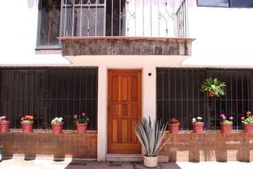 تختخواب و صبحانه Casa Luna Coyoacan