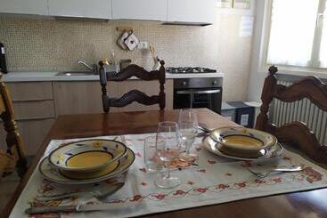 تختخواب و صبحانه Casa Vacanze I Giardini Di Marzo