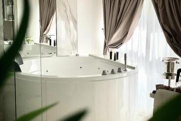 تختخواب و صبحانه Domus De Cinti