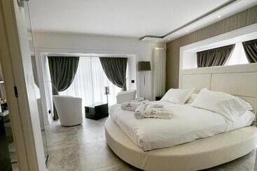 تختخواب و صبحانه Domus De Cinti