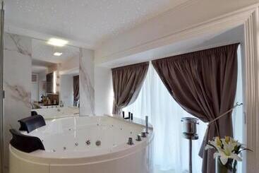 تختخواب و صبحانه Domus De Cinti