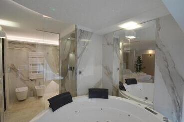 تختخواب و صبحانه Domus De Cinti