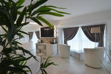 تختخواب و صبحانه Domus De Cinti