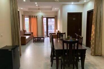 هتل Mahak Guest House By Wb Inn