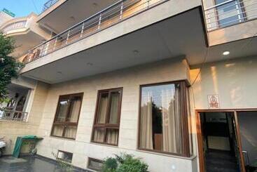 هتل Mahak Guest House By Wb Inn