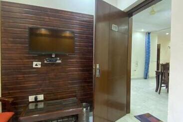 هتل Mahak Guest House By Wb Inn