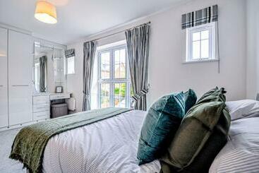 The Courtyard   Charming Boutique Hotel With Parking