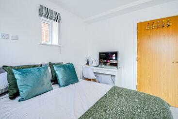 The Courtyard   Charming Boutique Hotel With Parking