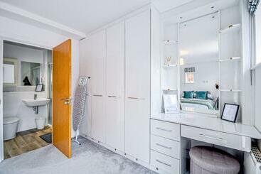 The Courtyard Charming Boutique Hotel With Parking