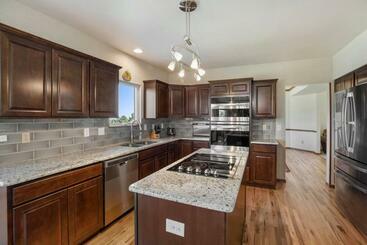 Spacious Family Retreat Near Usafa Main Attractions Hottub Gaming Slps 14 Wifi