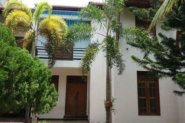 آپارتمانهای توریستها Villa Four Seasons