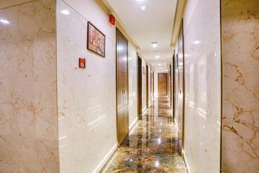 Fabhotel Vertigo Suites   Nr Bkc