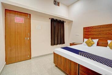 فندق Spot On Evening Star Inn