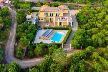 هتل Zahra Agriturismo