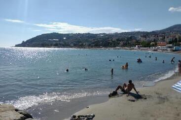 پانسیون Butterfly Sanremo