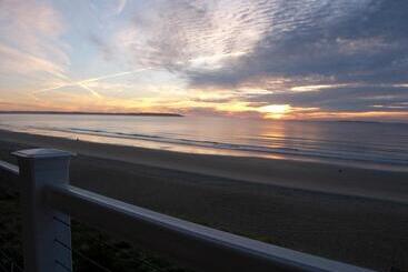 هتل Alouette Beach Resort