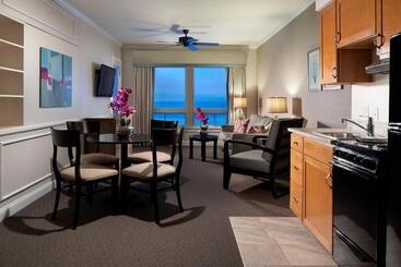 هتل Alouette Beach Resort