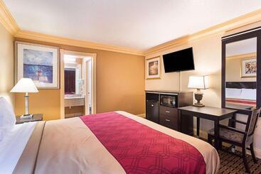 هتل Parkway Inn Of Birmingham