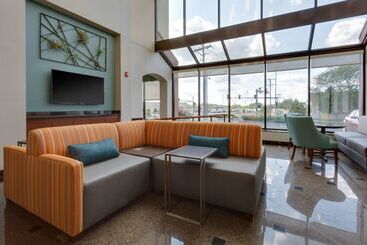 هتل Drury Inn & Suites Columbia Stadium Boulevard
