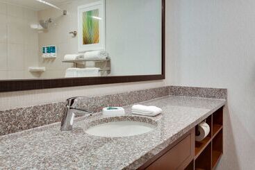 هتل Drury Inn & Suites Columbia Stadium Boulevard