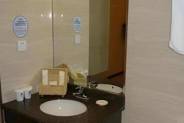 هتل Greentree Inn Bengbu Huaihe Walking Street