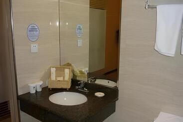 هتل Greentree Inn Bengbu Huaihe Walking Street