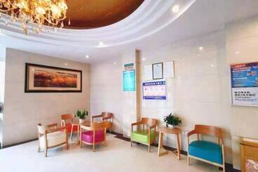 هتل Greentree Inn Bengbu Huaihe Walking Street