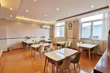 هتل Greentree Inn Bengbu Huaihe Walking Street