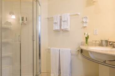هتل Mira Monte Inn & Suites