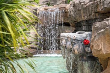 هتل Mission Hills Resort Haikou