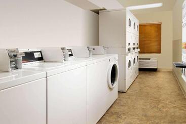 هتل Woodspring Suites Tulsa
