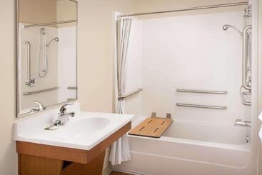 هتل Woodspring Suites Tulsa
