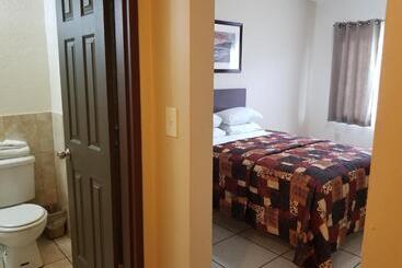 مُتل Parkway Inn