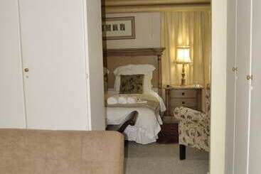 پانسیون Crane's Nest Guest House & Spa @ 313