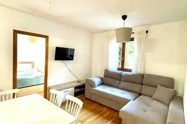 Acogedor Piso En Sort Con Piscina
