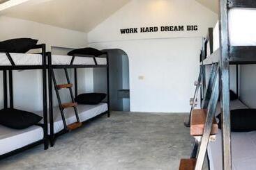 هاستل The Pod Mabini