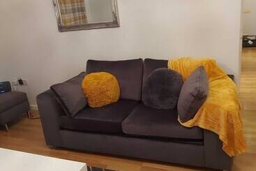 Lovely 2 Bed Apartment In Milton Keynes