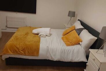Lovely 2 Bed Apartment In Milton Keynes