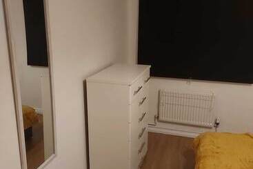 Lovely 2 Bed Apartment In Milton Keynes