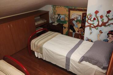 تختخواب و صبحانه Rocky House