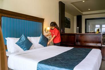 Otel Sharolyn Tara Palace