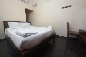 هتل Sri Saveraa Residency