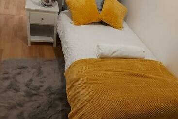 Lovely 2 Bed Apartment In Milton Keynes