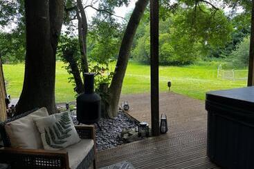 Lynbrook Haybarn, Hot Tub And Outdoor Kitchen, New Forest