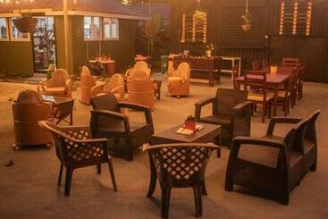 پانسیون Nirimo Hostel And Studios